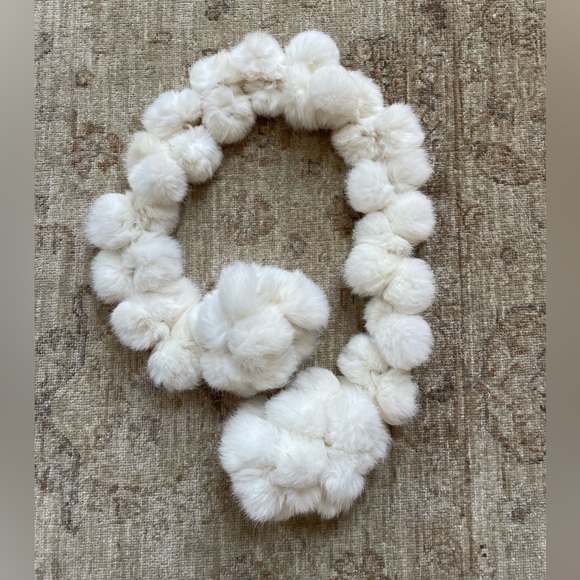 Unique fur scarf, white. - Picture 1 of 5